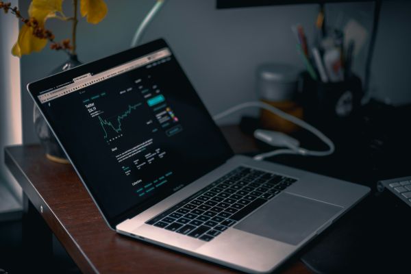 Top logiciels d'intelligence commerciale pour réussir en B2B