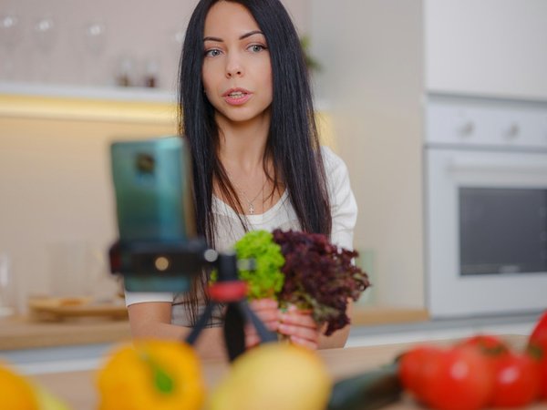 En quoi consiste la mise en œuvre d'un plan de marketing d'influence pour un restaurant gastronomique ?